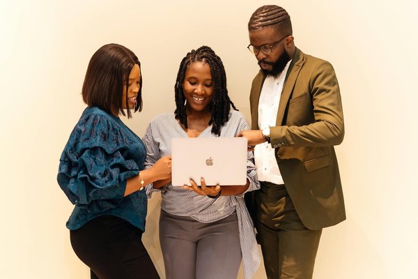 Comment une petite entreprise peut-elle innover face aux géants du marché ?